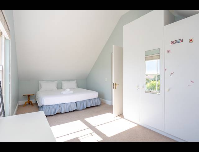 3 BEDROOM APARTMENT TO LET IN HOUT BAY CENTRAL
